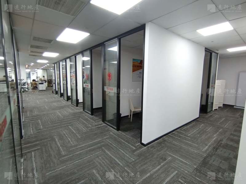 世包国际精装900平办公室丨家具全带丨正对电梯丨随时可看_6
