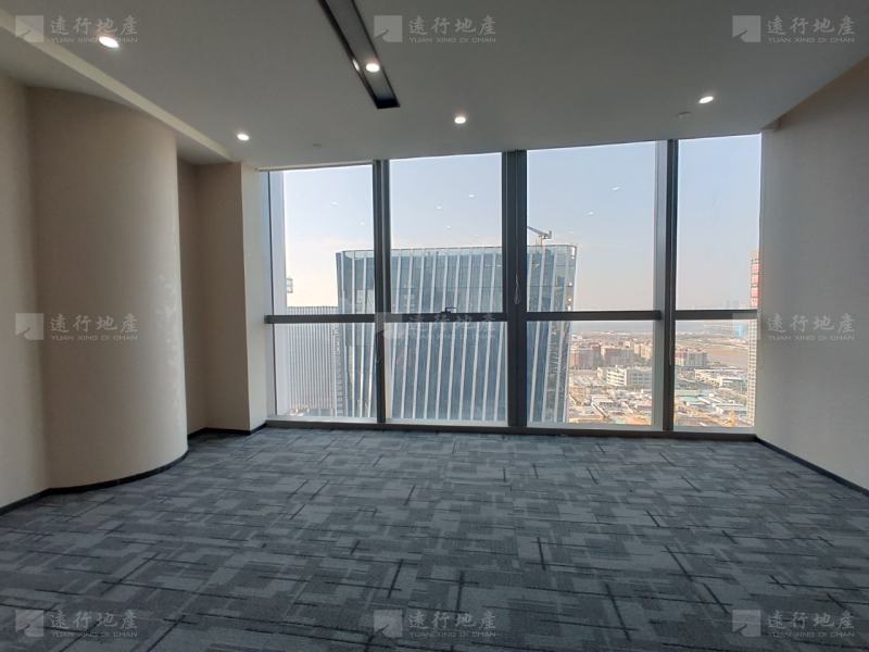 香江金融中心，电梯口位置，交通非常便利，周边商业配套设施完善_3