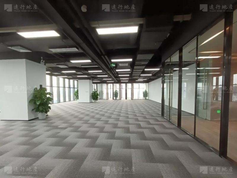 华熙国际中心 交通枢纽区 双面采光 户型方正 正对电梯_4
