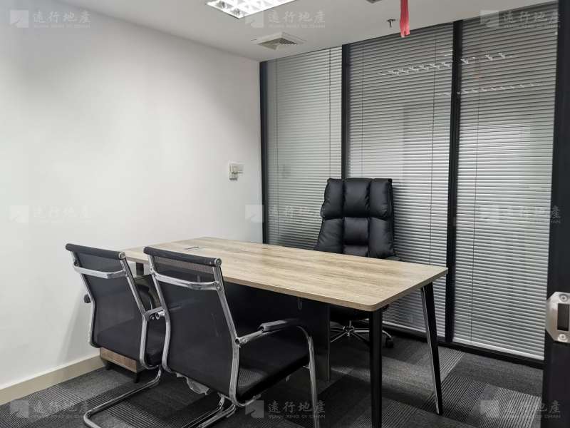 大面积办公室丨超大办公区域丨位置优越 前台大气_5