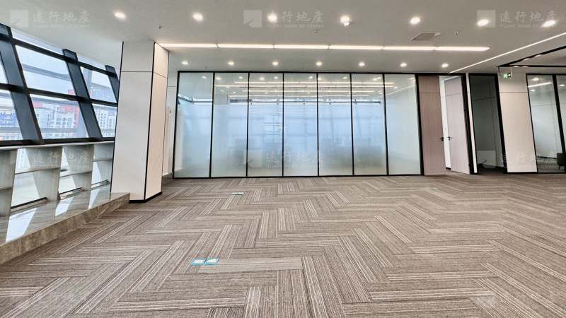 政策重点扶持项目 电梯入户 整层 超大会议室 全新装修出租_8