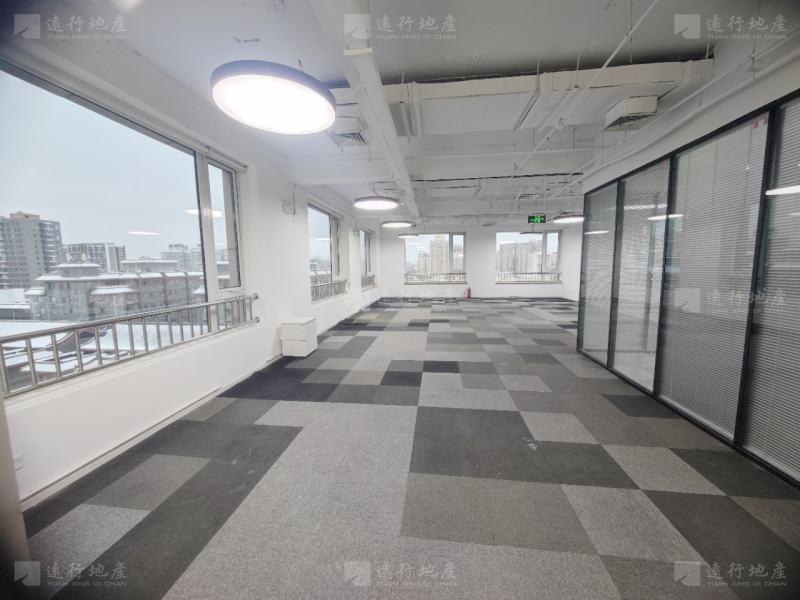 四惠东华腾世纪总部公园 精装修双面采光可配家具 正对电梯_8