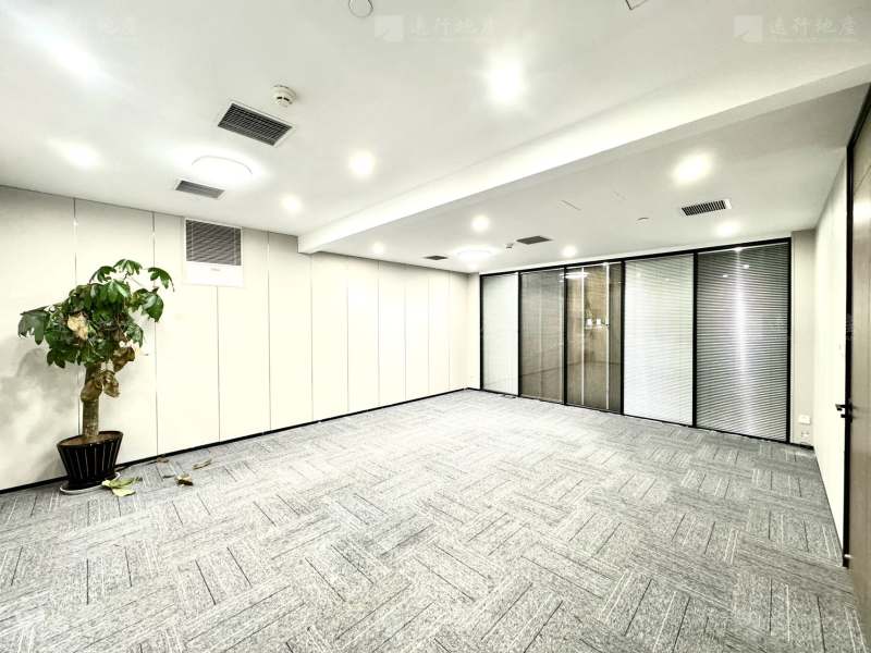 豪装办公室丨半层可定制分割丨户型方正家具全带_2