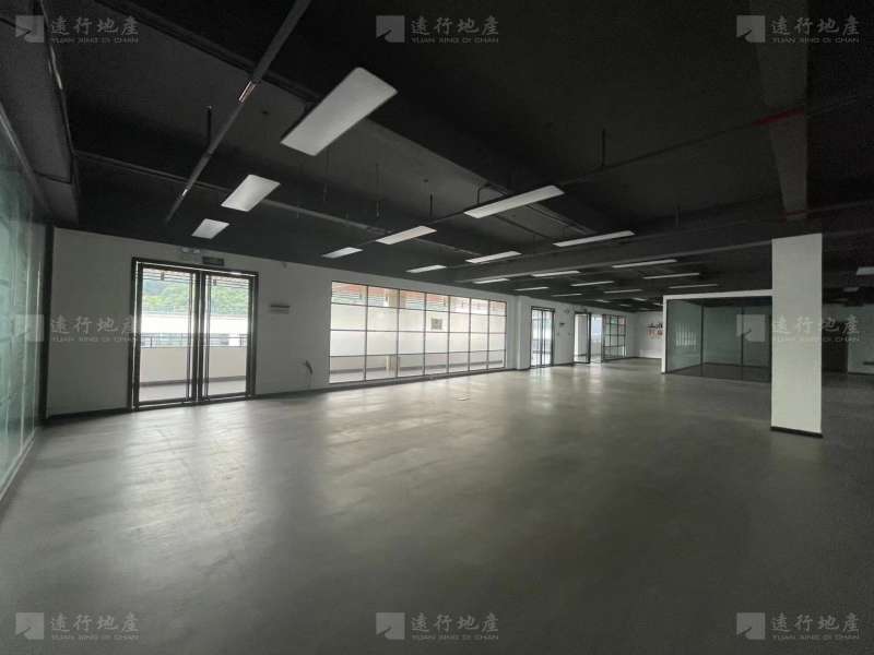远行丨广州兆联智业968创意园  11个办公室隔间 光线充足_5