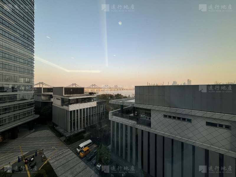 迪凯国际新品办公楼丨一线江景交通便利丨正对电梯口丨临近地铁_9