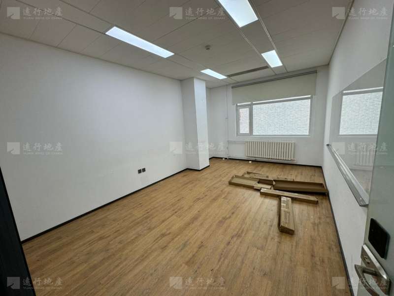 四惠东区域 尚8里文创园 精装带家具 双面采光  正对电梯_3
