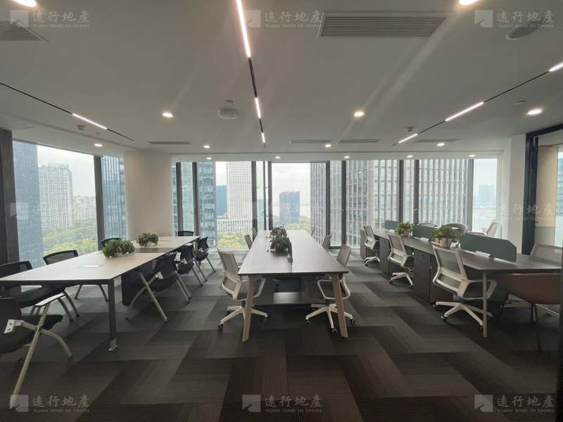 华联时代半层700平办公室丨一线江景丨正对电梯丨家具全带_8