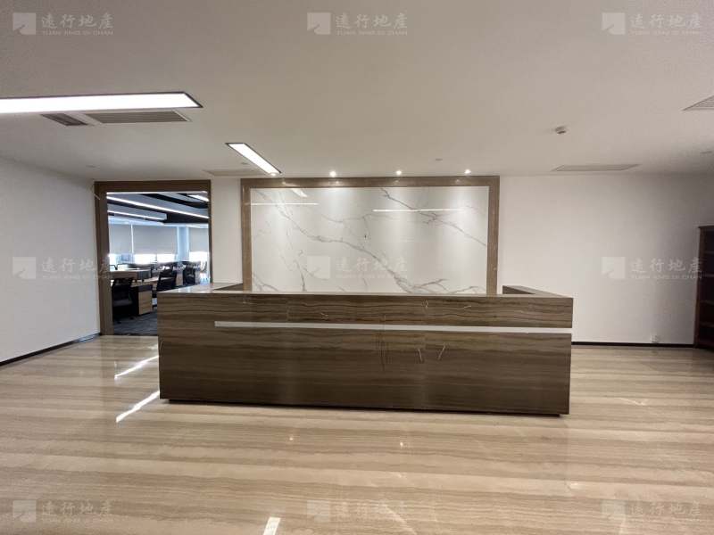 豪装办公室 户型方正可分割办公室 家具全带 新城写字楼出租_1