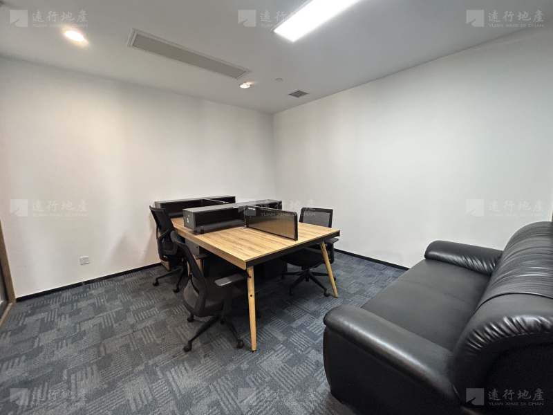 豪装办公室 户型方正可分割办公室 家具全带 新城写字楼出租_4