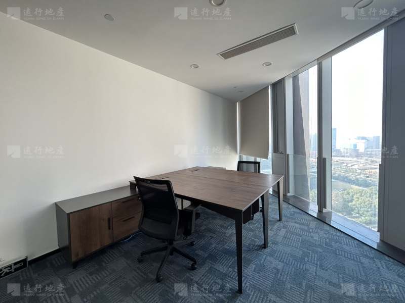 豪装办公室 户型方正可分割办公室 家具全带 新城写字楼出租_8