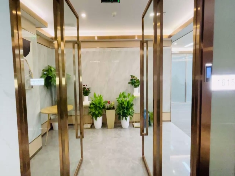 恒华国际商务中心 精装修带家具 正对电梯 双向采光 随时起租_1