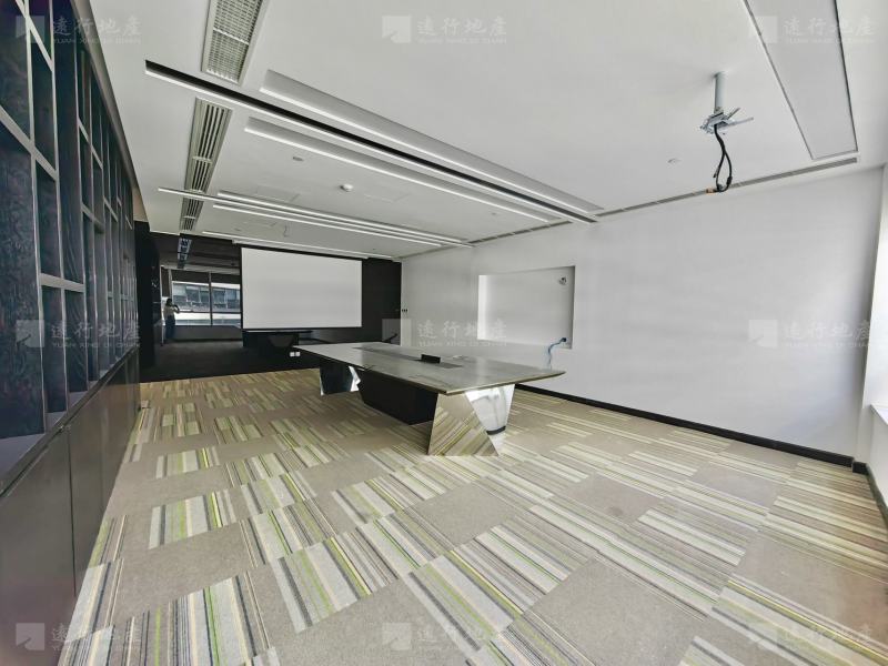 望京SOHO整层出租精装修带家具正对电梯户型方正随时看房_3