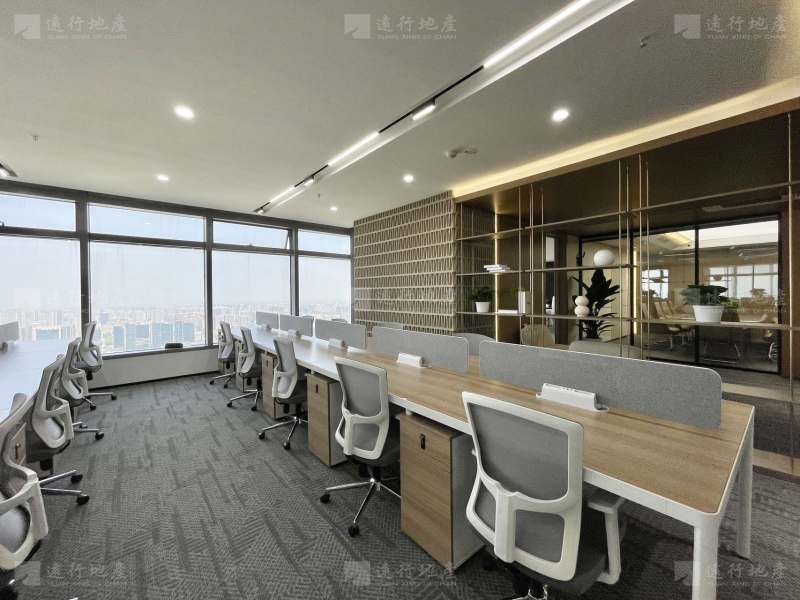 超高楼层 一线江景 业主精装带家具 电梯口户型 户型方正_5