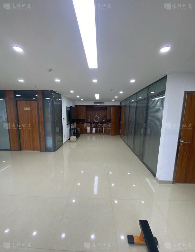 晋阳街体育路丨君威国际金融中心丨455平米精装修带家具_9