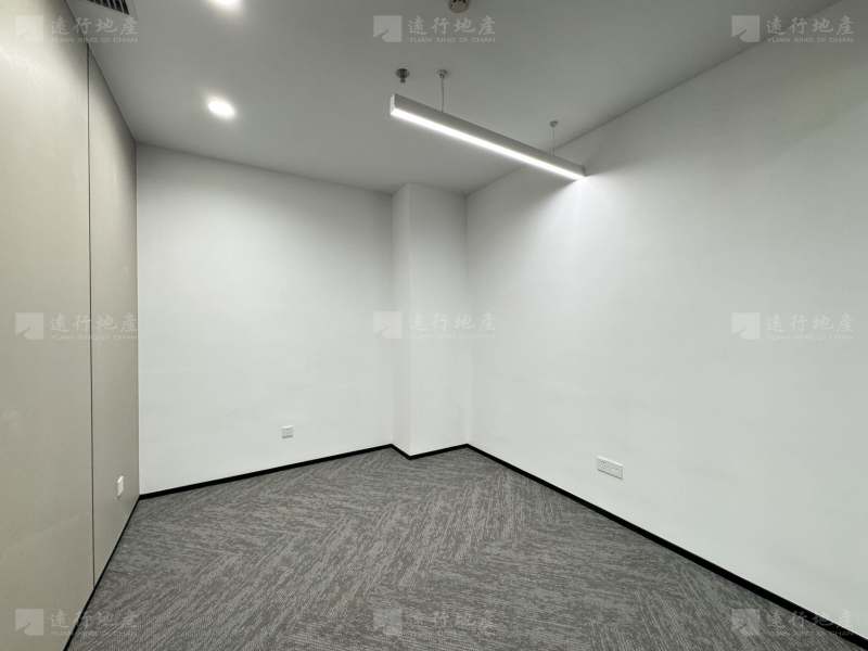 精装修带家具办公室 正对电梯户型 金龙中心出租_7