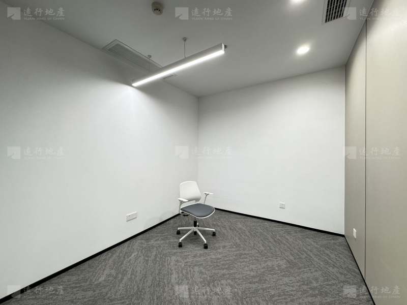 精装修带家具办公室 正对电梯户型 金龙中心出租_8
