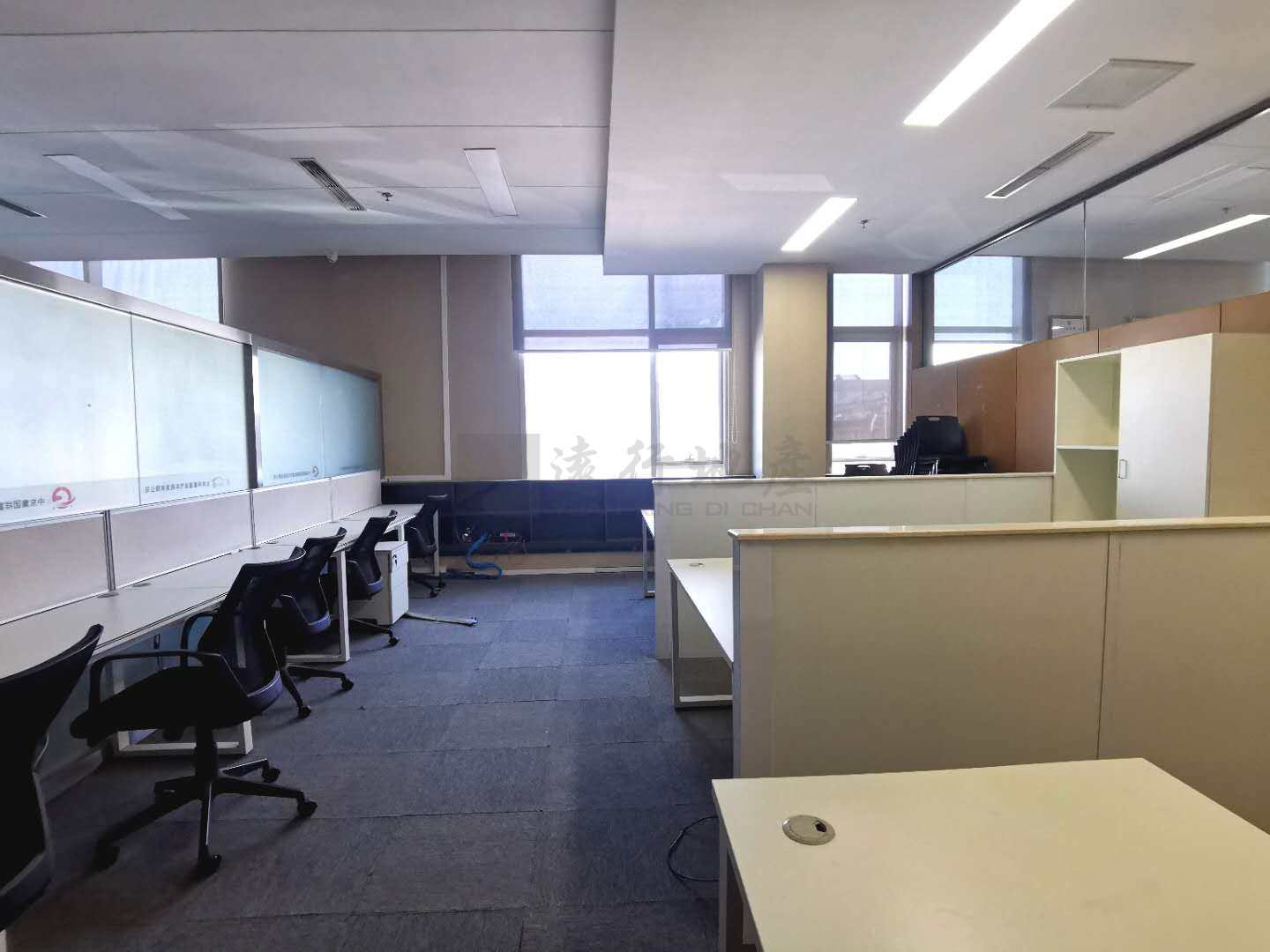远洋汉口中心 200平精装办公室 户型方正 双采光_1