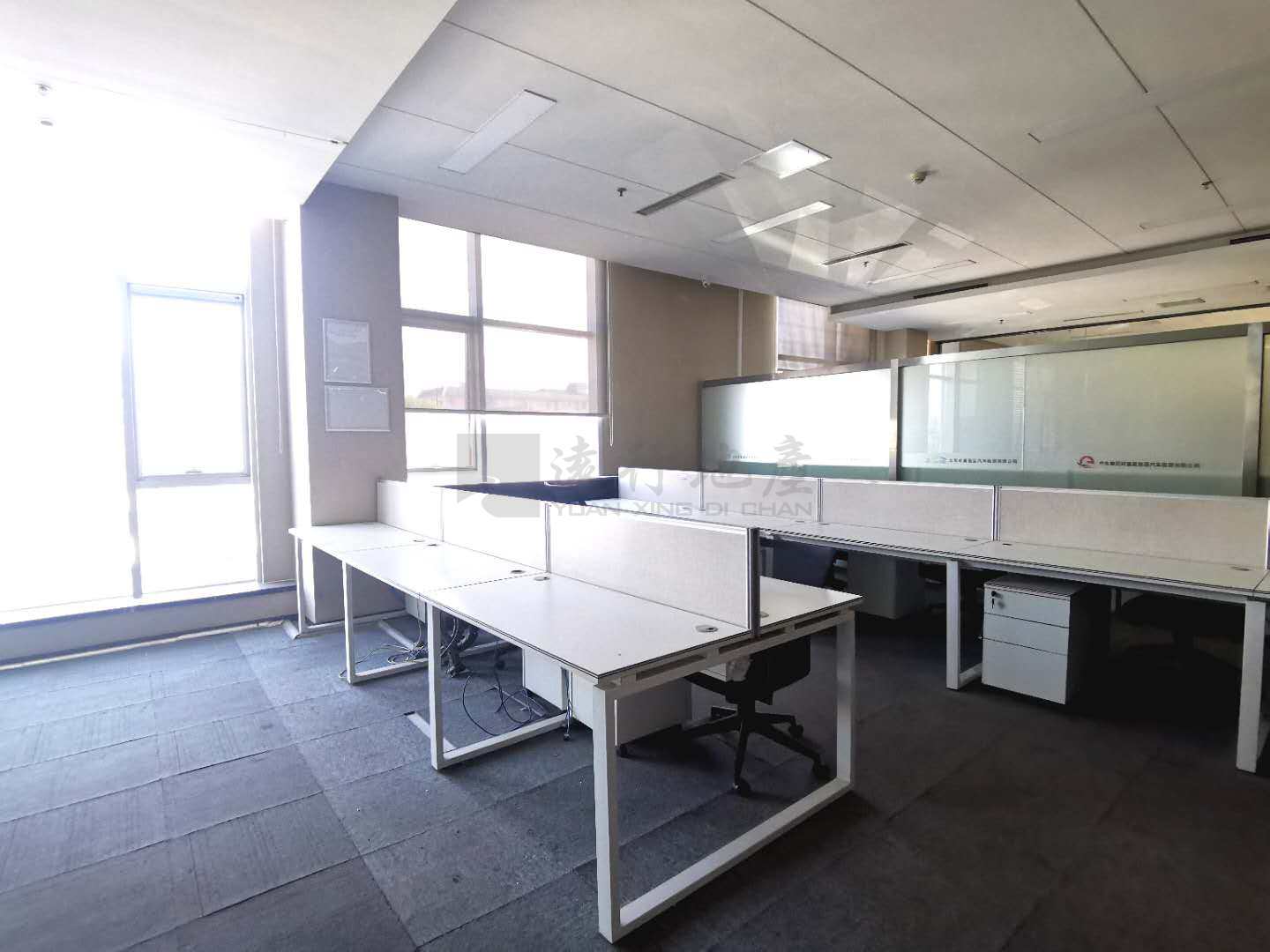 远洋汉口中心 200平精装办公室 户型方正 双采光_3