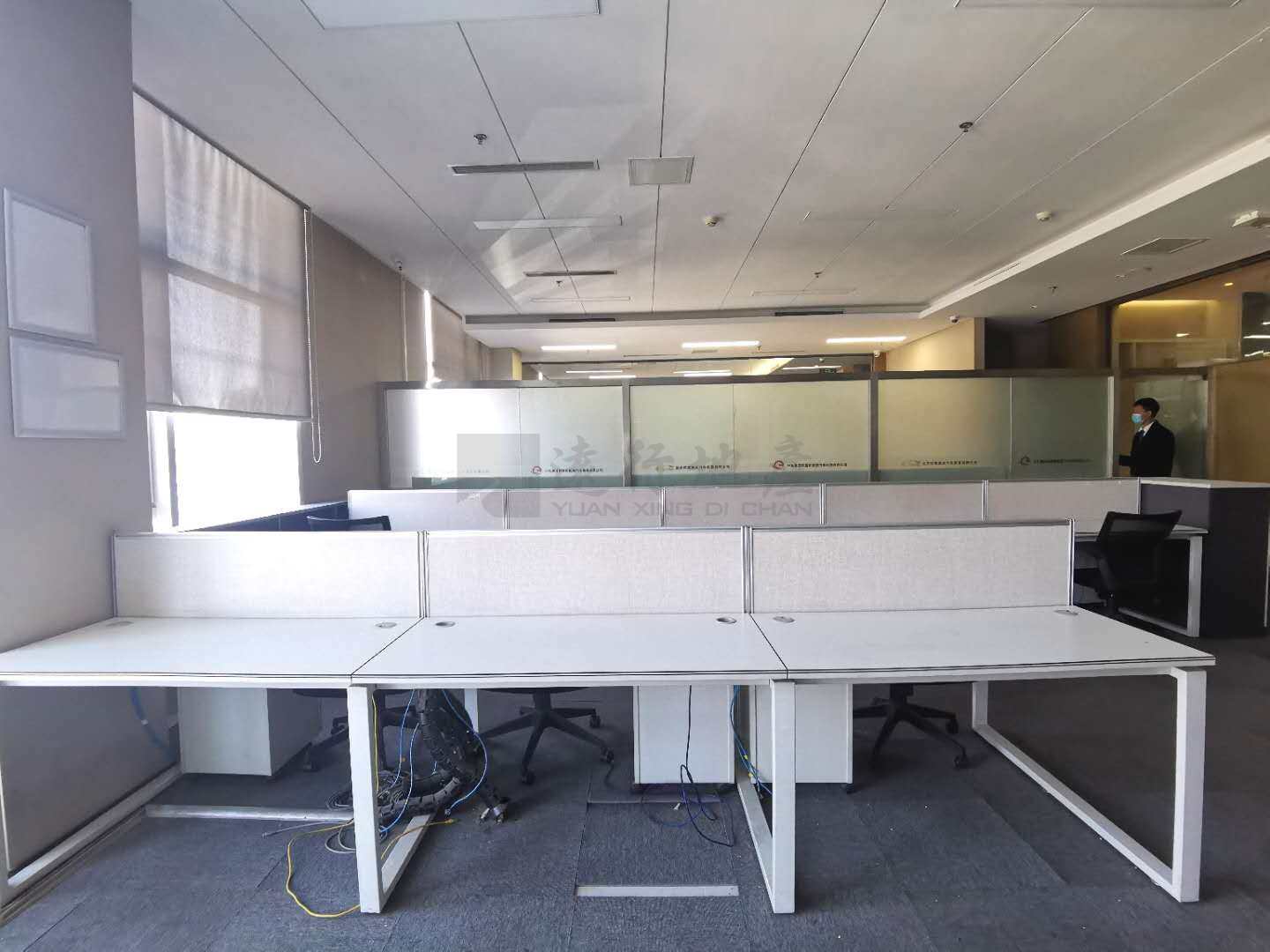 远洋汉口中心 200平精装办公室 户型方正 双采光_4