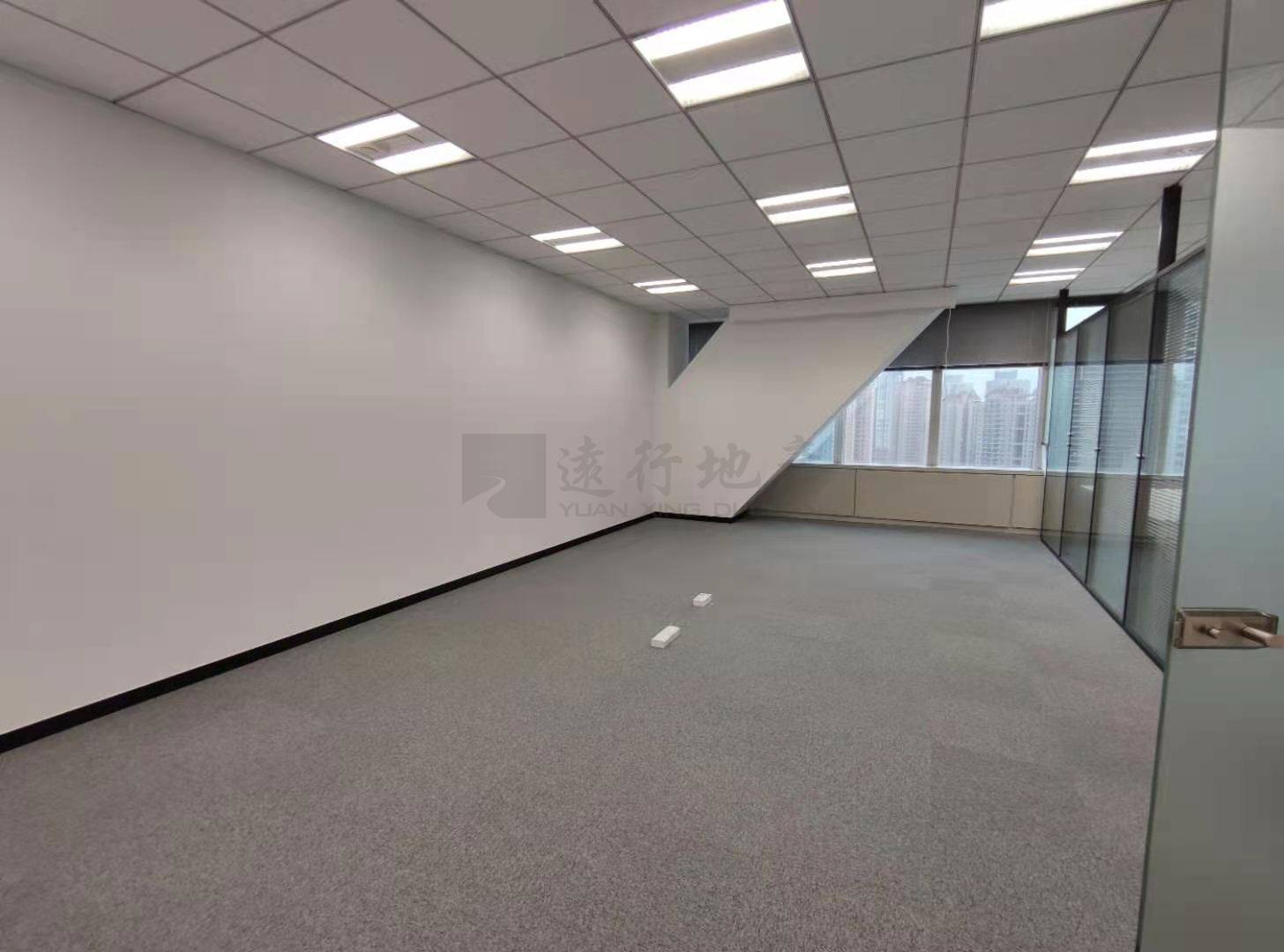 软件园精装办公室带家具对电梯_3