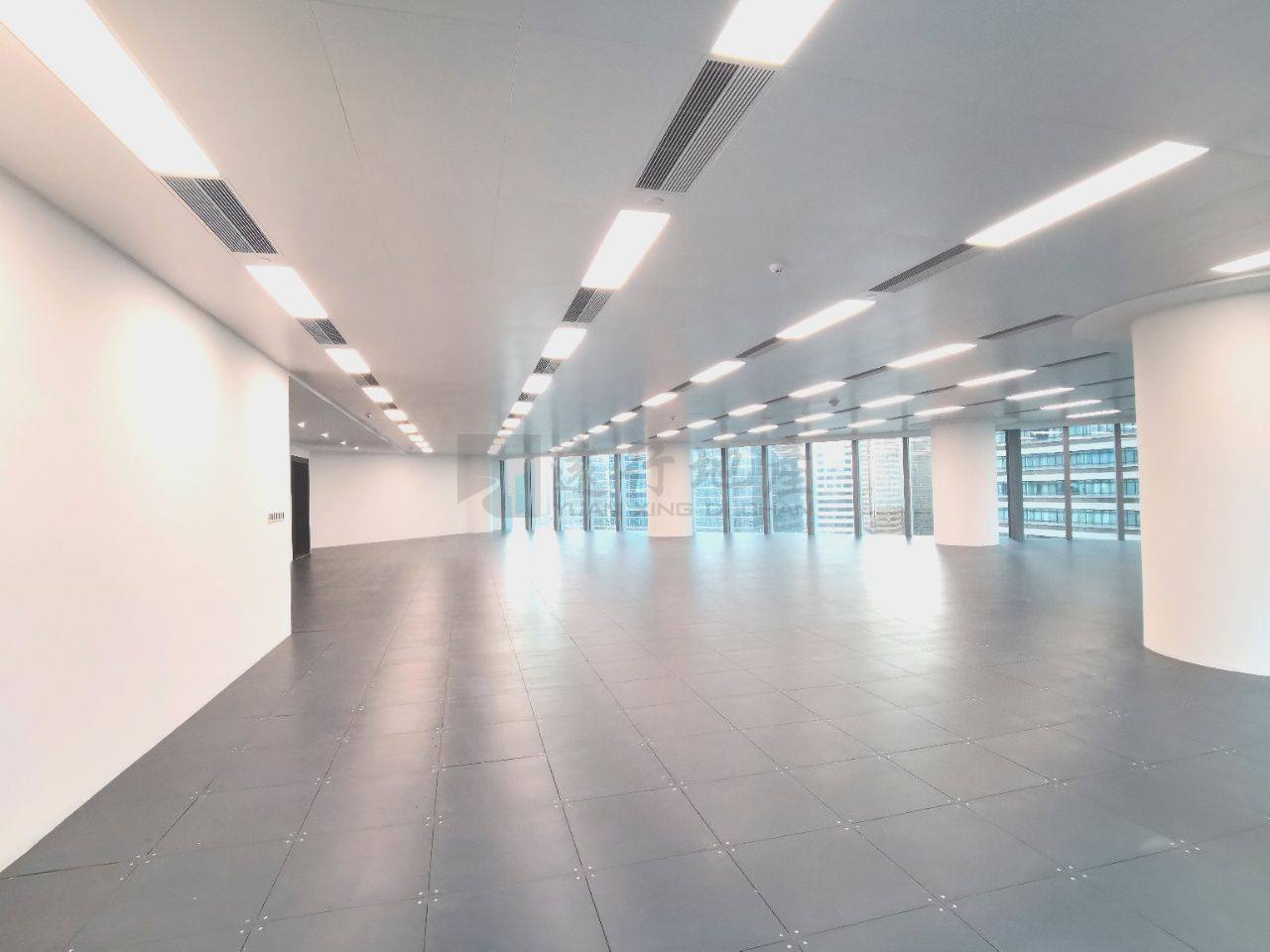 林和西丨广州环贸中心丨简装办公室对电梯_1