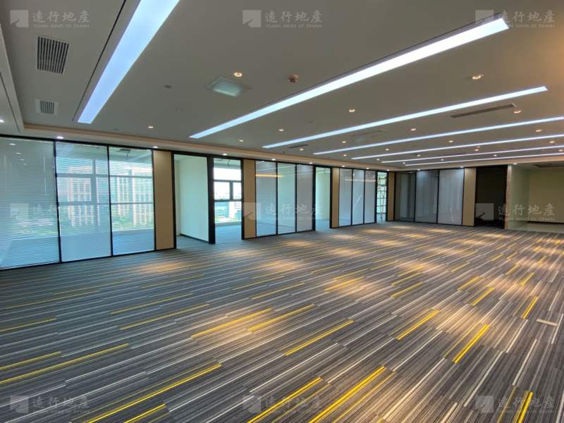 香港路地铁口精装办公室，随时看房可分割，带家具房源_8