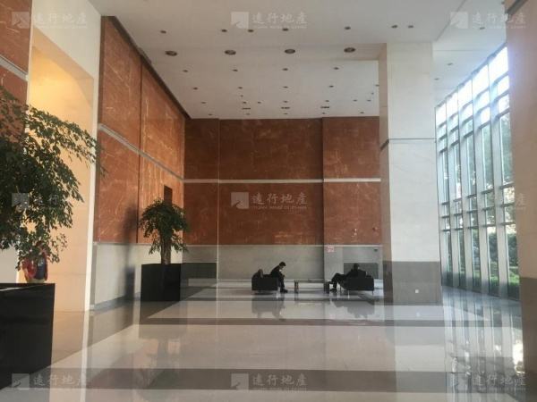 中海国际中心，精装修带家具，正对电梯_3