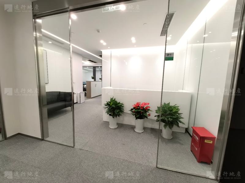 中海国际中心，精装修带家具，正对电梯_5
