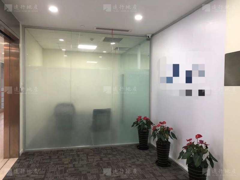 淮海国际广场，精装修带家具户型方正，正对电梯办公室_1