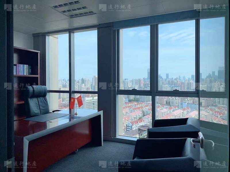 淮海国际广场，精装修带家具户型方正，正对电梯办公室_5