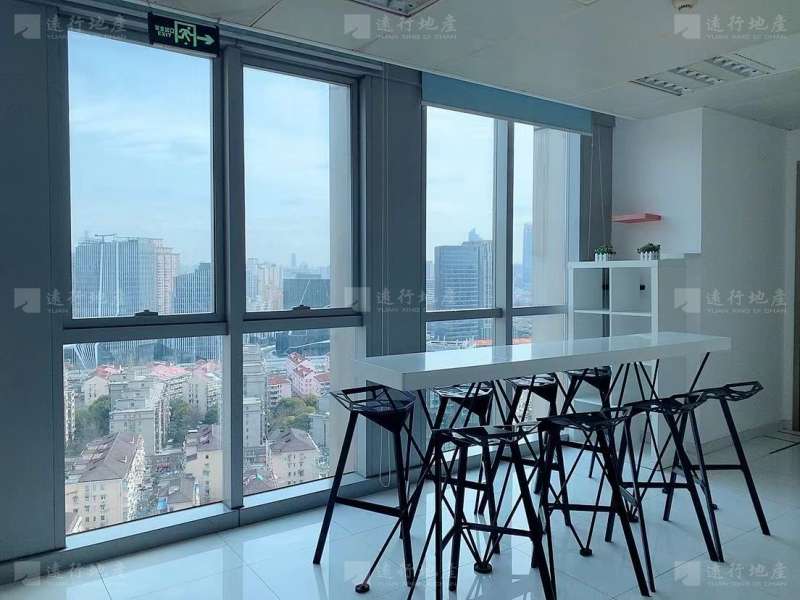 淮海国际广场，精装修带家具户型方正，正对电梯办公室_7