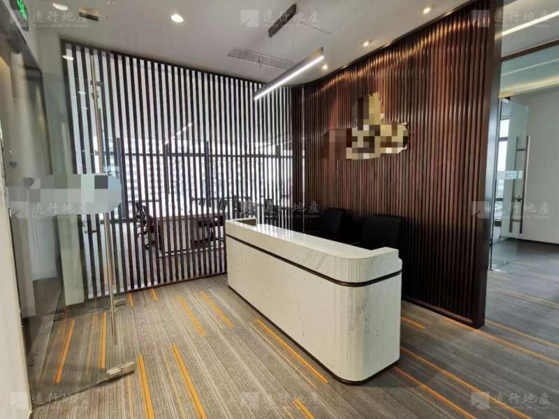 古北国际财富中心，精装修带家具户型方正，正对电梯_5