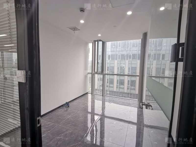 绿地之窗北广场 南京南站 双面采光 精装修可配家具_2