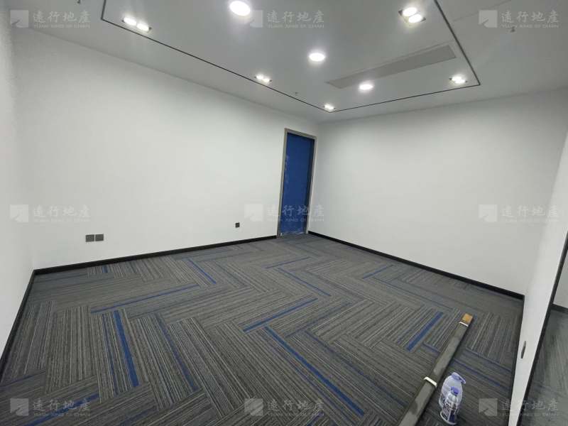 精装修带家具 正对电梯口 双面采光 汉街总部国际 _2