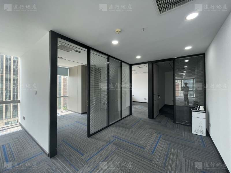 精装修带家具 正对电梯口 双面采光 汉街总部国际 _6