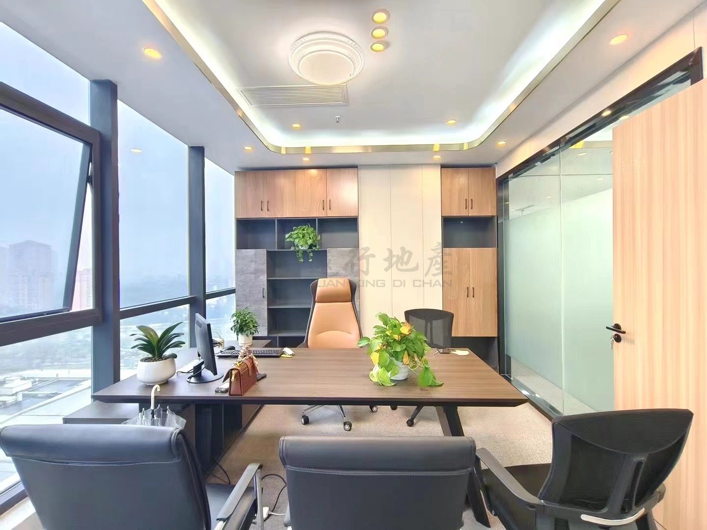 户型方正 大气老板室 采光通透 精装房带办公家具_5