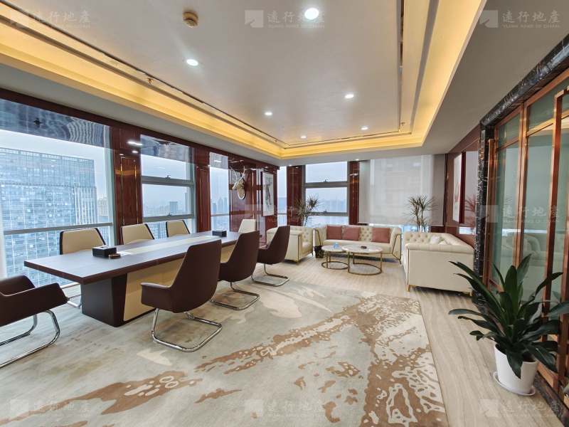 汉街总部国际 豪华装修带家具 户型方正 采光良好_3