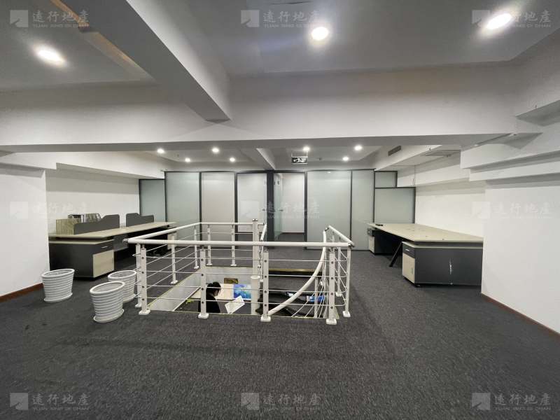 大成国际写字楼复式办公室出租 精装修部分家具_4