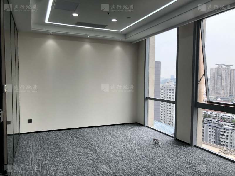安腾国际广场 全景落地窗 精装修带家具 正对电梯口_3