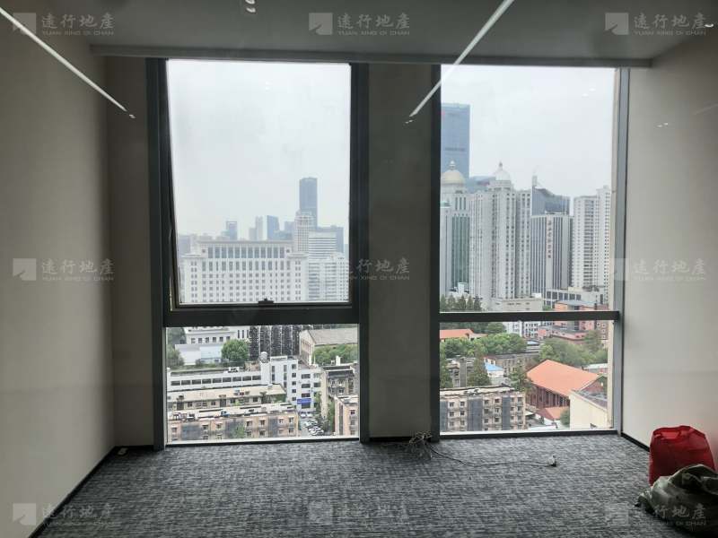 安腾国际广场 全景落地窗 精装修带家具 正对电梯口_5