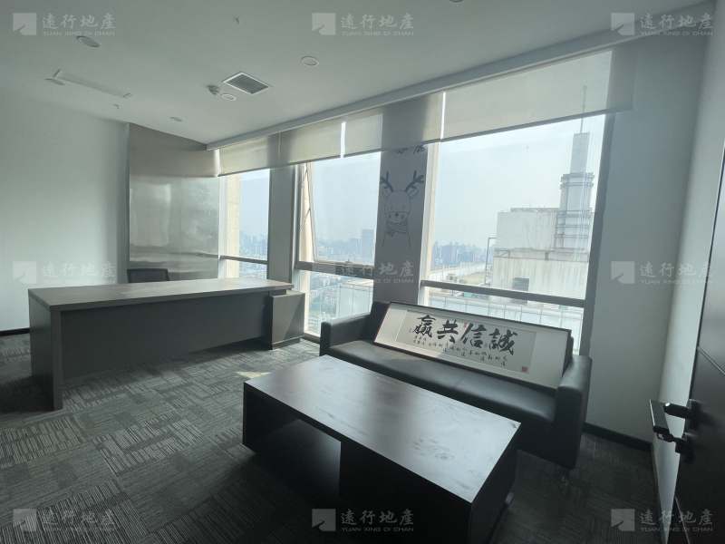 汉街总部国际 全景落地窗 精装修带家具 正对电梯口_7