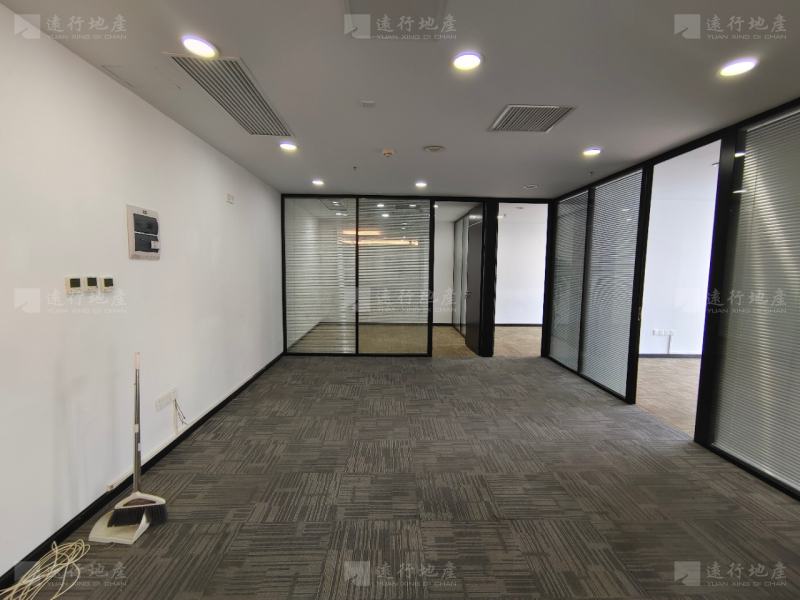 汉街总部国际 全景落地窗 正对电梯口 精装修带家具_2
