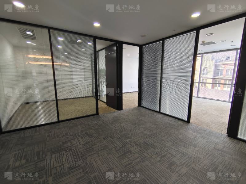 汉街总部国际 全景落地窗 正对电梯口 精装修带家具_1