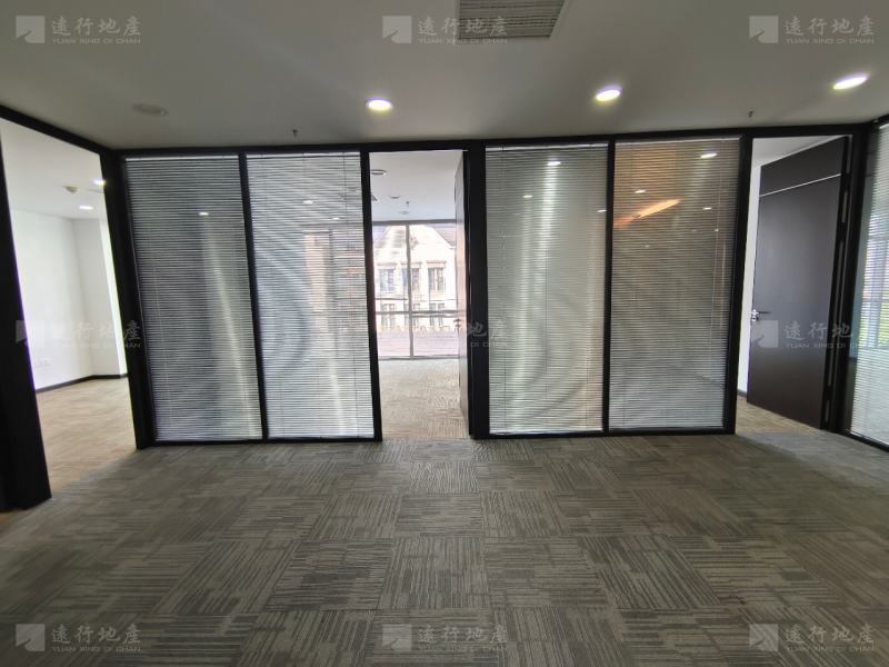 汉街总部国际 全景落地窗 正对电梯口 精装修带家具_3