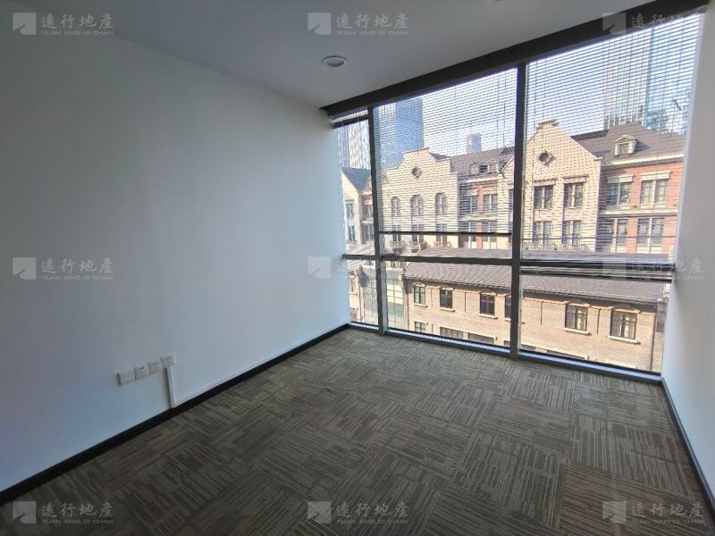 汉街总部国际 全景落地窗 正对电梯口 精装修带家具_8