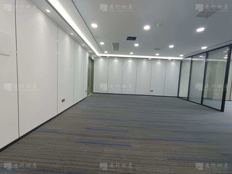 汉街总部国际 全景落地窗 精装修带家具 正对电梯口_8