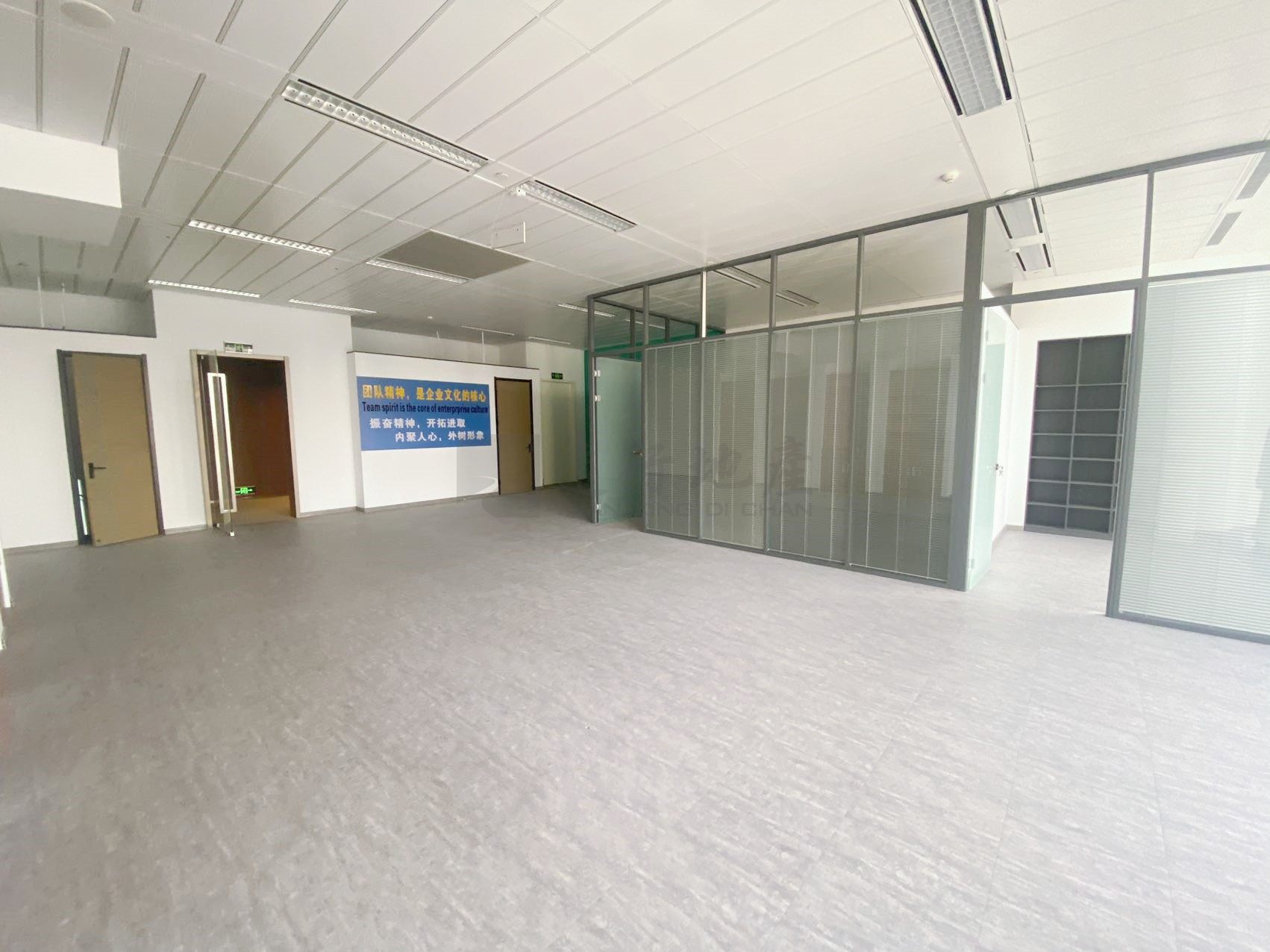周大福金融中心二百平米精装修办公舒适、随时看房_5
