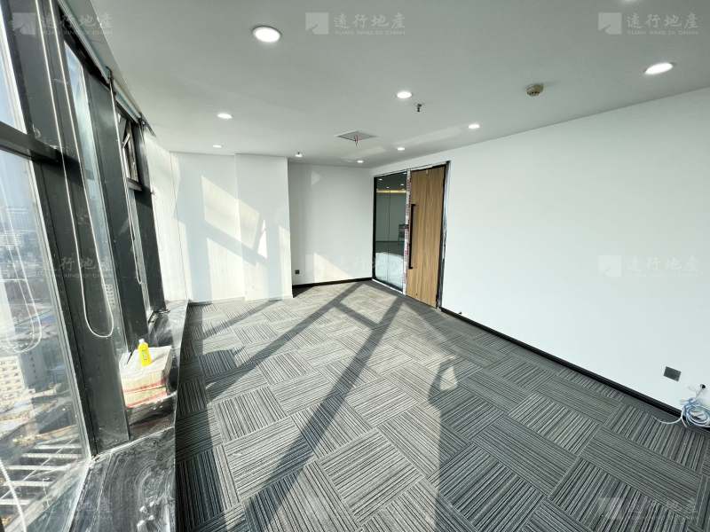 郑州国贸中心创意写字楼丨2000平丨正度电梯口丨_6