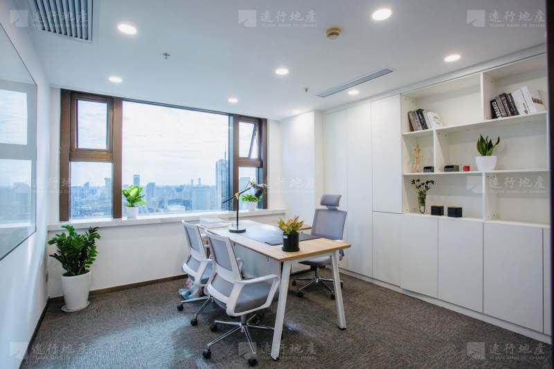  中海国际中心，精装修带家具，正对电梯办公室_4