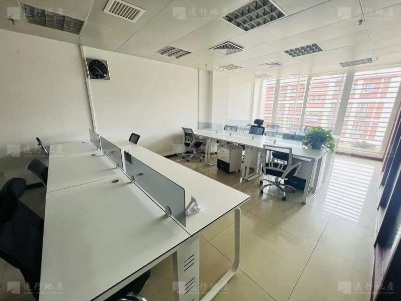 华远企业中心新出特价房580平米精装修带家具_8